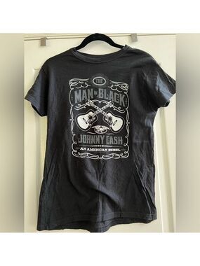 Women’s Johnny Cash Black T-shirt.  Size XL.